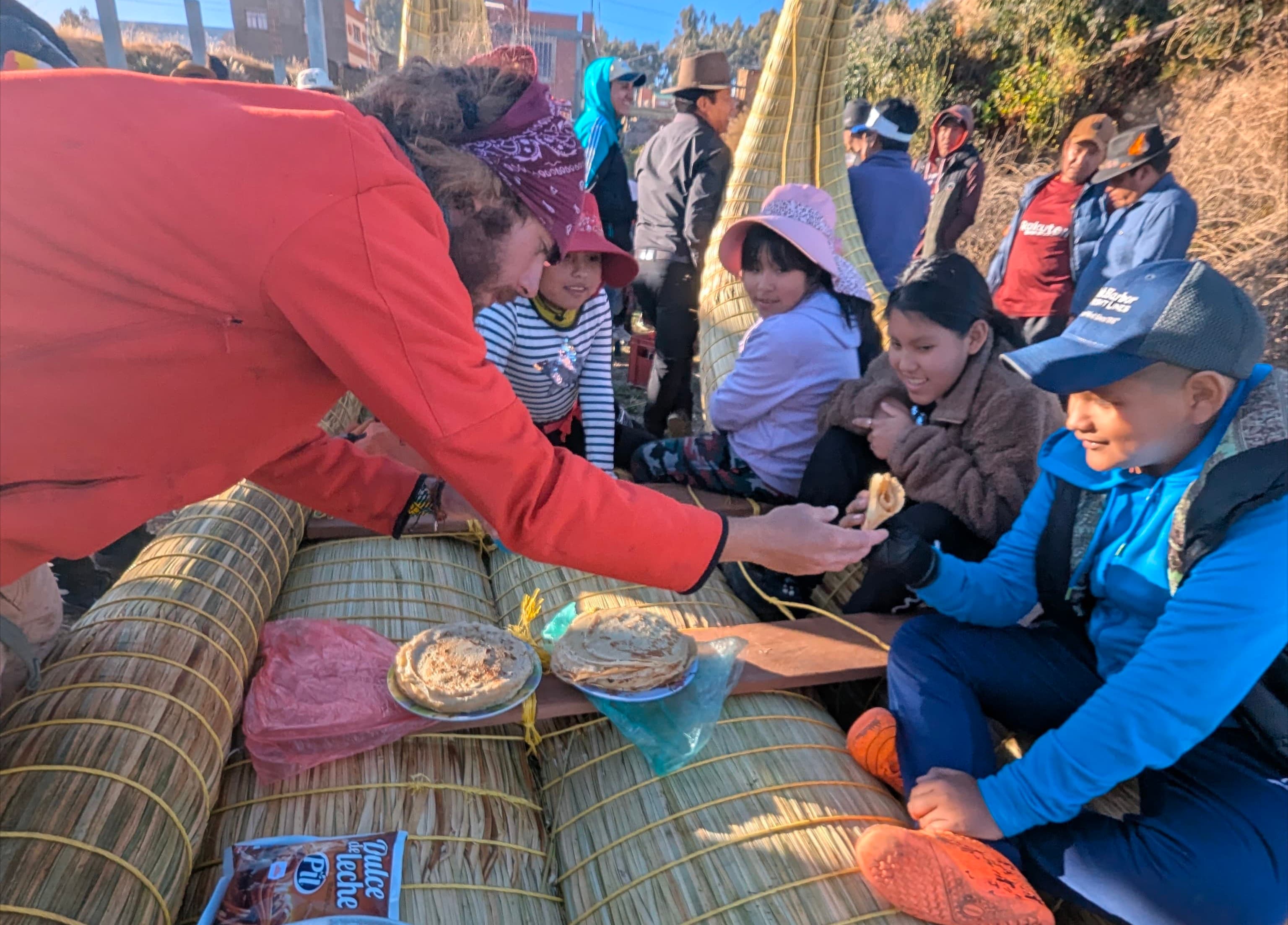 Les enfants deviennent fous lorsqu'ils goûtent aux crêpes au dulce de leche qu'on leur a préparé